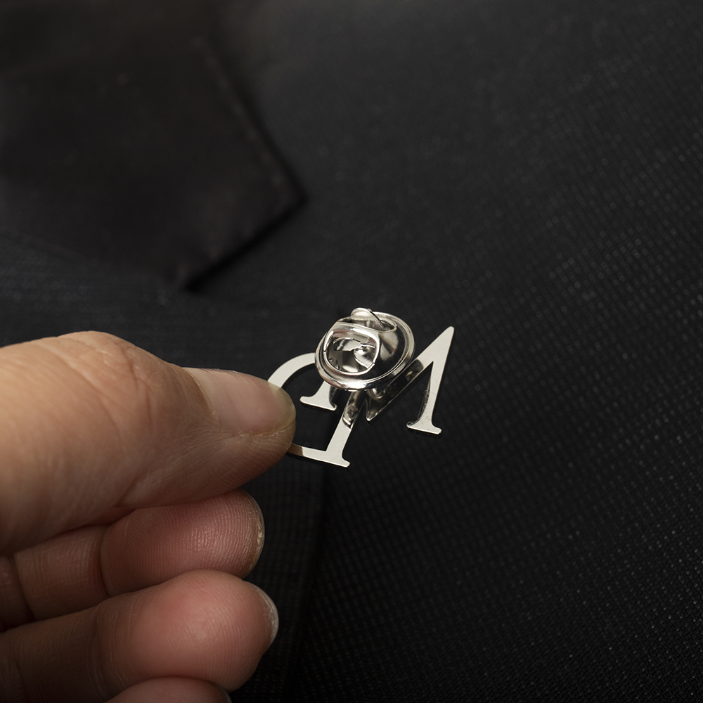 Tangula مخصص الأحرف الأولى برو - مراجعة Tuxedo Lapel Pin وسعره